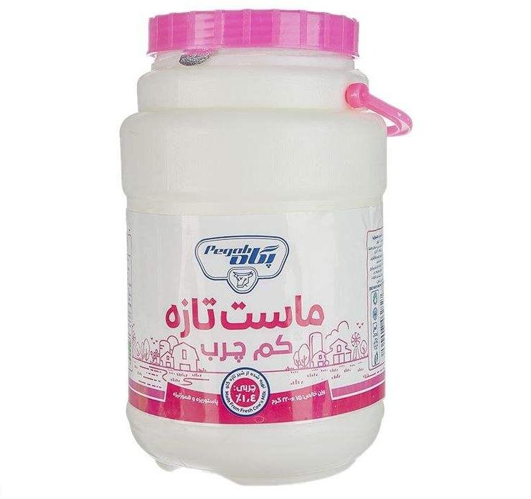 ماست کم چرب 1.4 درصد چربی 2200 گرمی پگاه